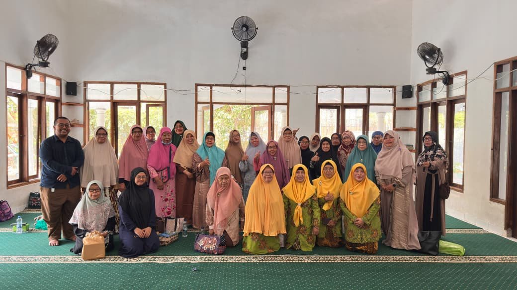 Peserta Pengajian ‘Aisyiyah Cibodas bertajuk “Dakwah Hijau dari Rumah: Ibu ‘Aisyiyah dalam Gerakan 1000 Cahaya” di Perguruan Muhammadiyah Cibodas, Tangerang, Sabtu (19/9/2026).